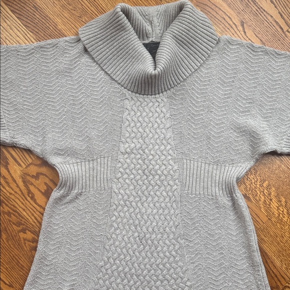 Calvin Klein Sweater - Picture 3 of 5